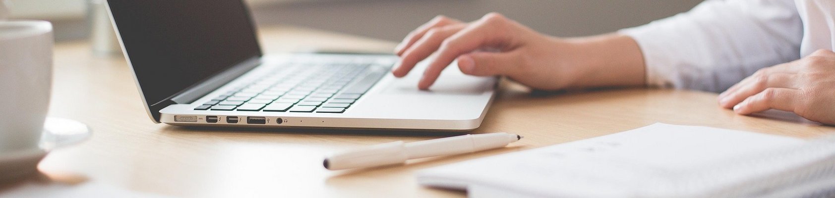 Laptop im Büro, Bild von pixabay_hamonazaryan1